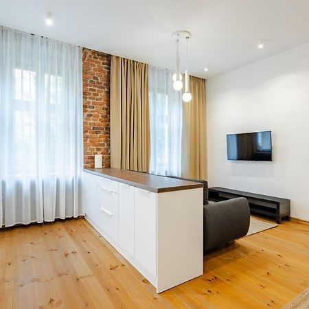 Two Bedroom Very Berry Apartment In Poznan With Desk By Noclegi Renters Eksteriør billede