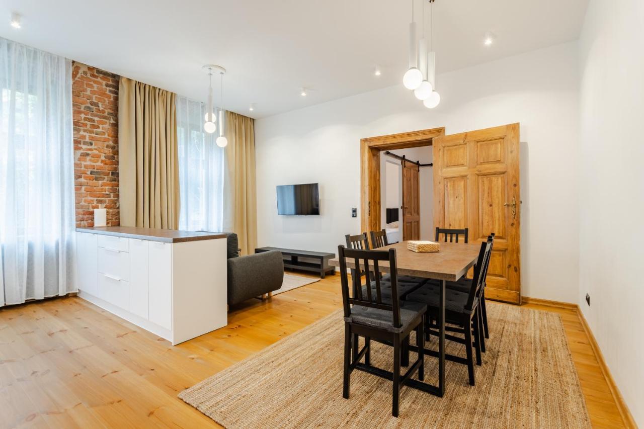 Two Bedroom Very Berry Apartment In Poznan With Desk By Noclegi Renters Eksteriør billede