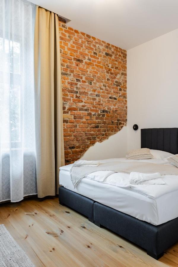 Two Bedroom Very Berry Apartment In Poznan With Desk By Noclegi Renters Eksteriør billede