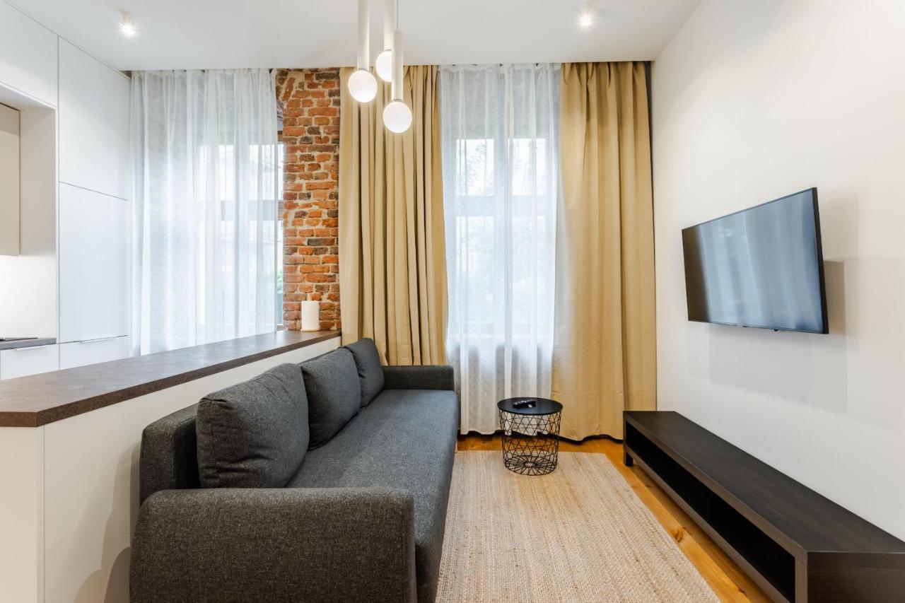 Two Bedroom Very Berry Apartment In Poznan With Desk By Noclegi Renters Eksteriør billede